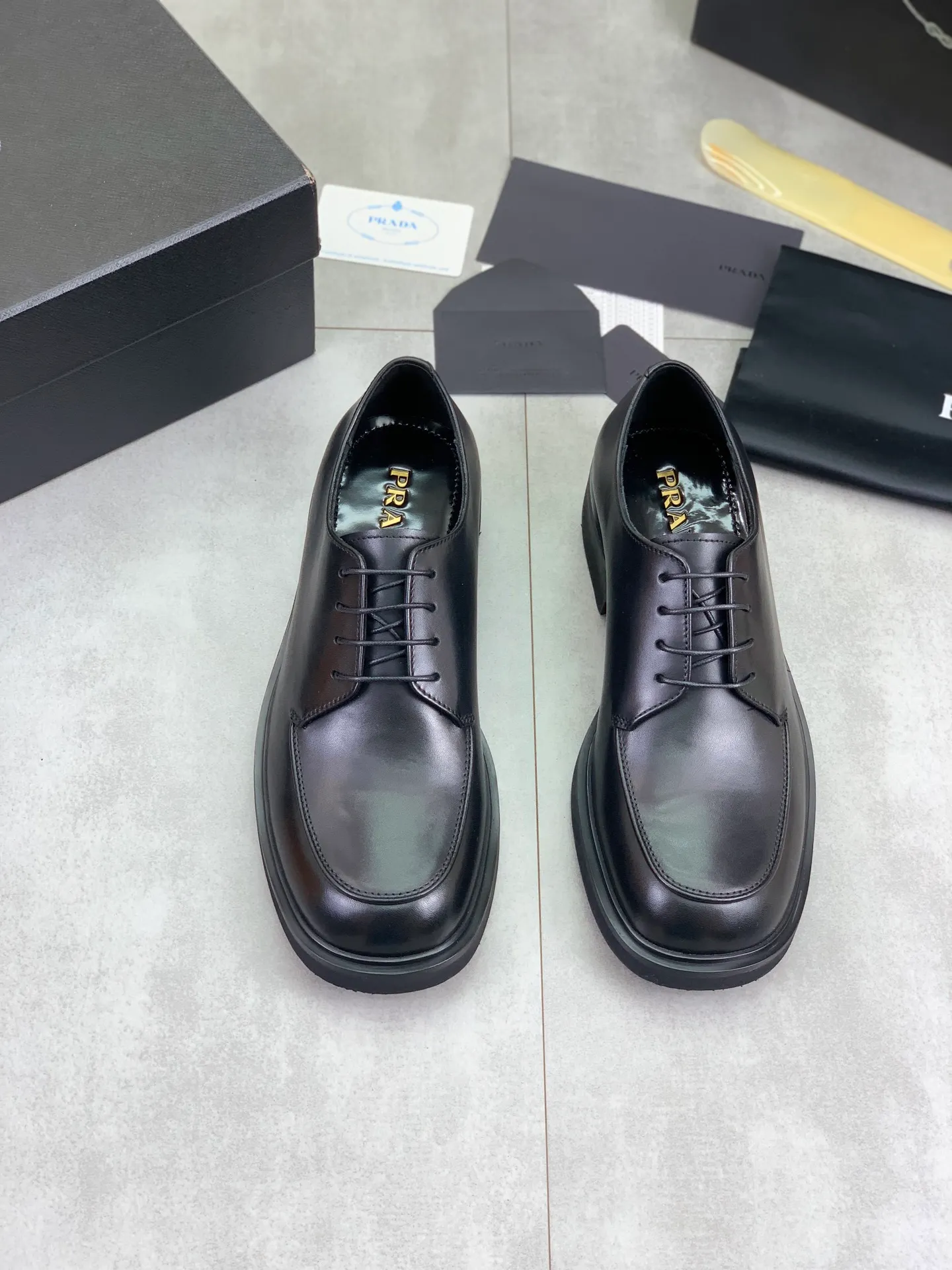 Factory price P840 💰Original quality, top version🔱 ＰＲＡＤＡPrada. Men's business casual leather shoes, top quality cow leather. 1:1 shipment ⬆️Luxurious and noble, all made of imported original first-layer fine suede cowhide, just to create a more comfortable wearing experience. Upper: original comfortable open-edge bead-rubbed calfskin ➕Top imported water-dyed full cow lining, original high-end lightweight and comfortable TPU combination bottom ✔️Code number: 39-44 (38 45 Can be customized)